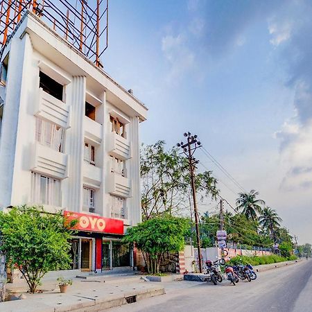 Oyo 13521 Sudhriti Hotel สิริกุรี ภายนอก รูปภาพ