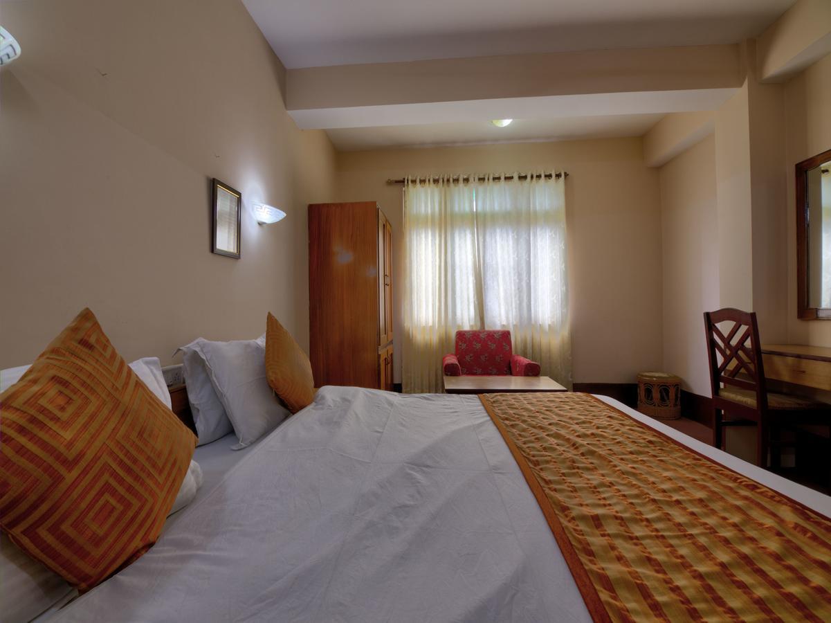 Oyo 13521 Sudhriti Hotel สิริกุรี ภายนอก รูปภาพ
