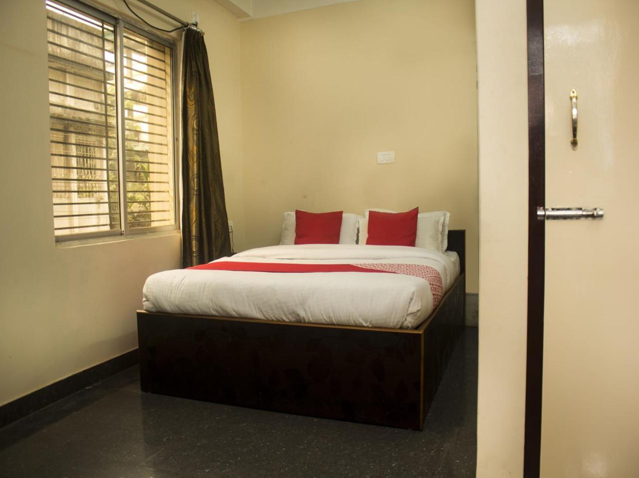 Oyo 13521 Sudhriti Hotel สิริกุรี ภายนอก รูปภาพ