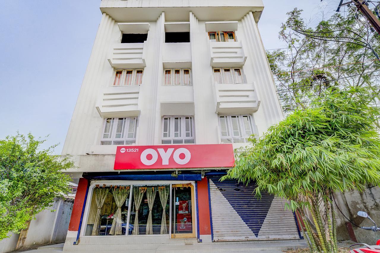 Oyo 13521 Sudhriti Hotel สิริกุรี ภายนอก รูปภาพ