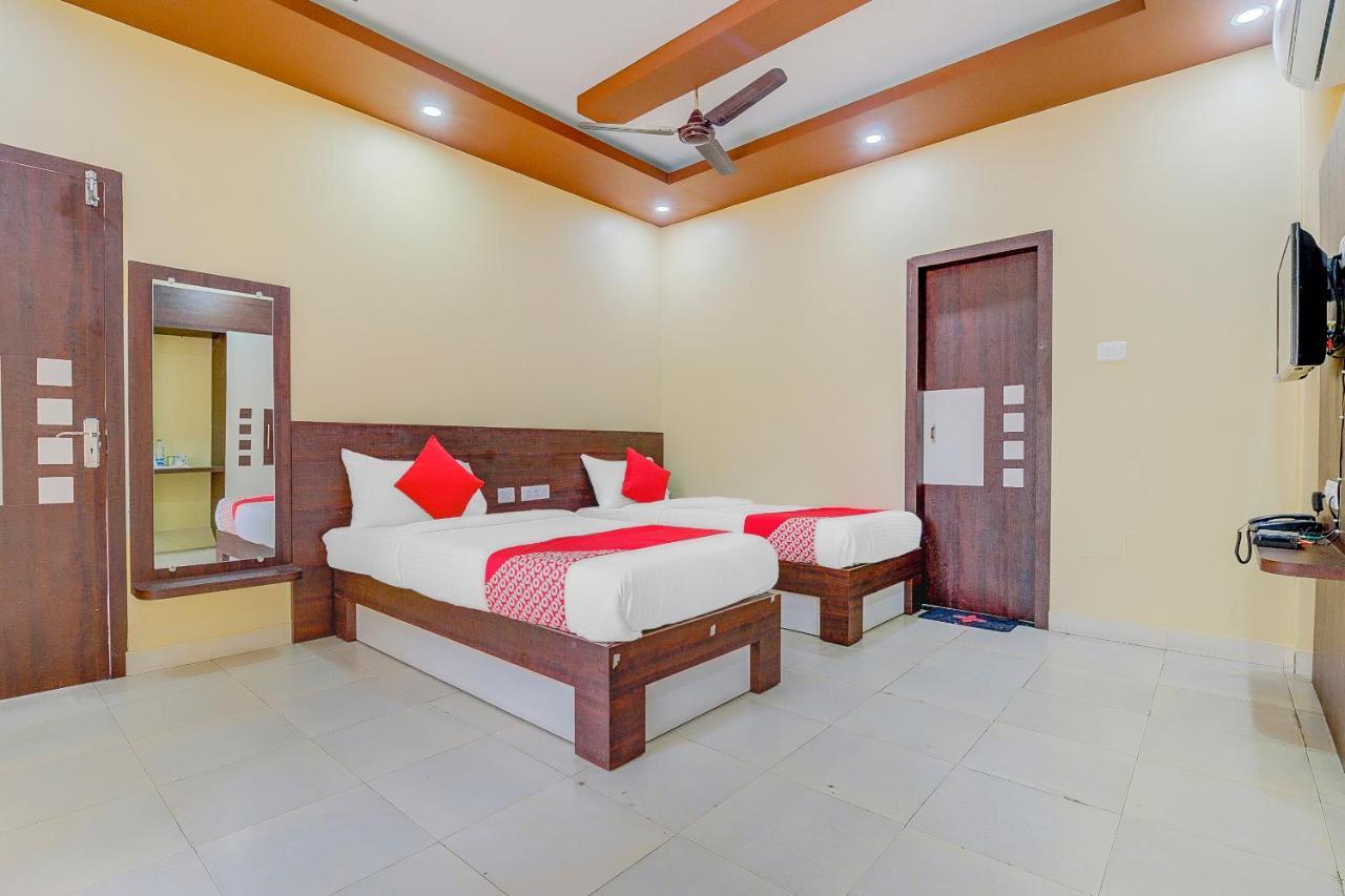 Oyo 13521 Sudhriti Hotel สิริกุรี ภายนอก รูปภาพ