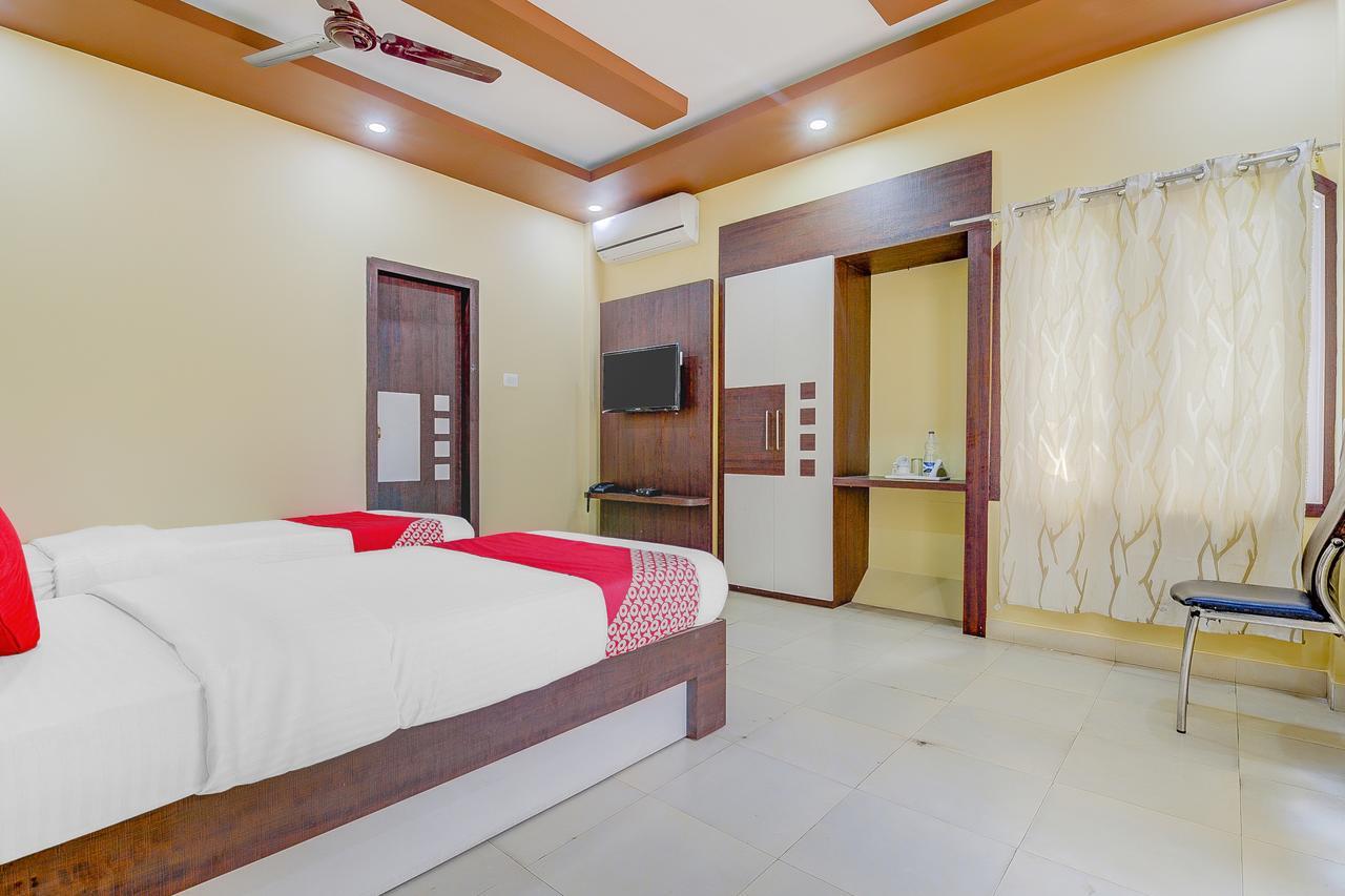 Oyo 13521 Sudhriti Hotel สิริกุรี ภายนอก รูปภาพ