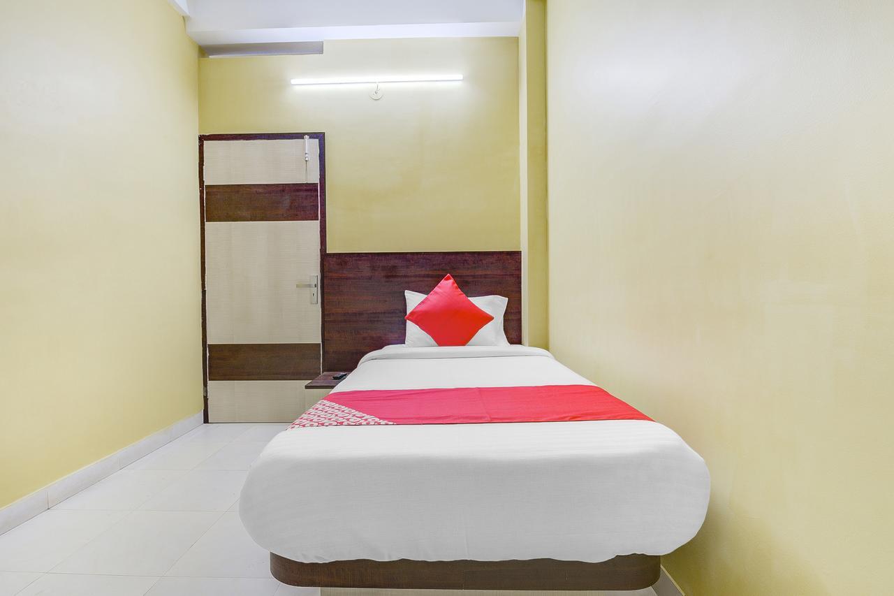 Oyo 13521 Sudhriti Hotel สิริกุรี ภายนอก รูปภาพ
