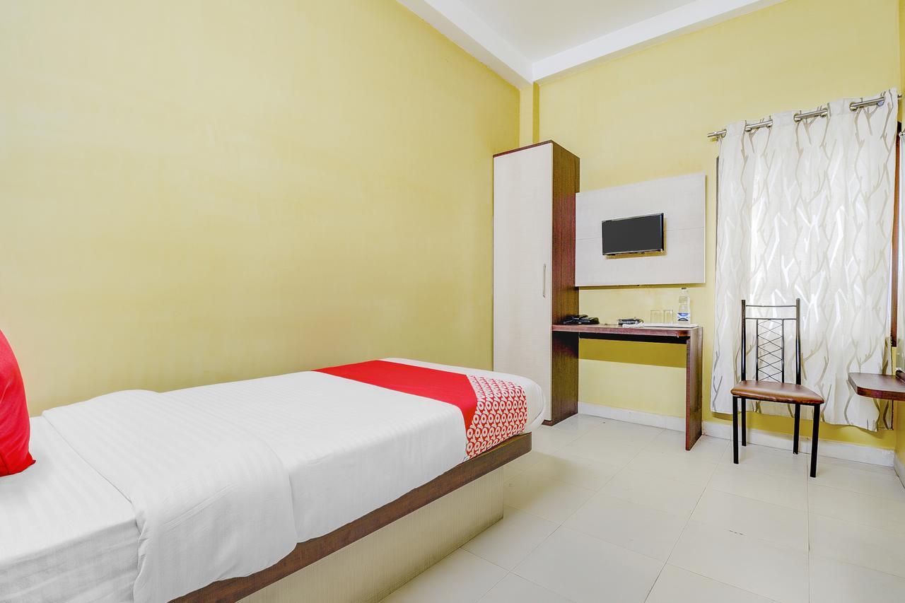 Oyo 13521 Sudhriti Hotel สิริกุรี ภายนอก รูปภาพ