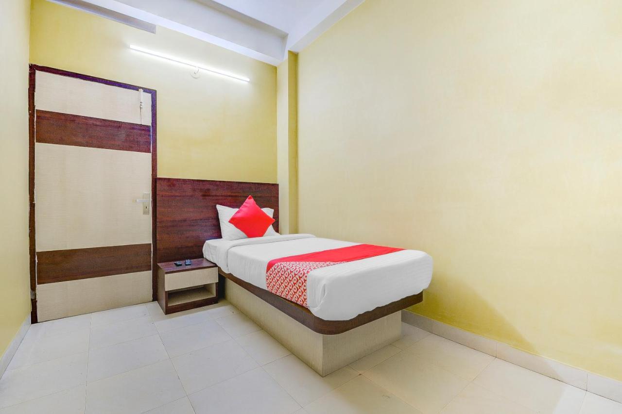 Oyo 13521 Sudhriti Hotel สิริกุรี ภายนอก รูปภาพ