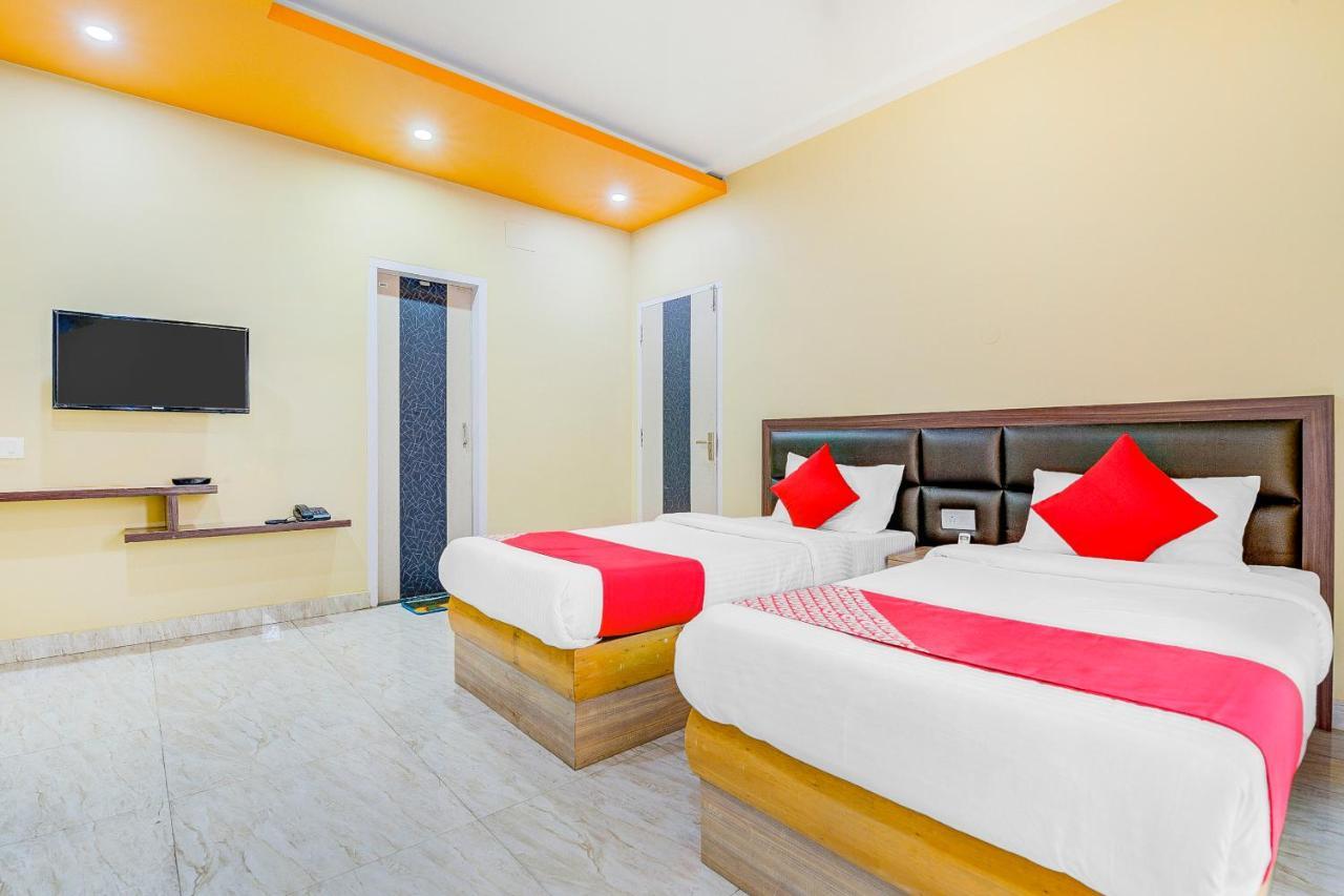 Oyo 13521 Sudhriti Hotel สิริกุรี ภายนอก รูปภาพ