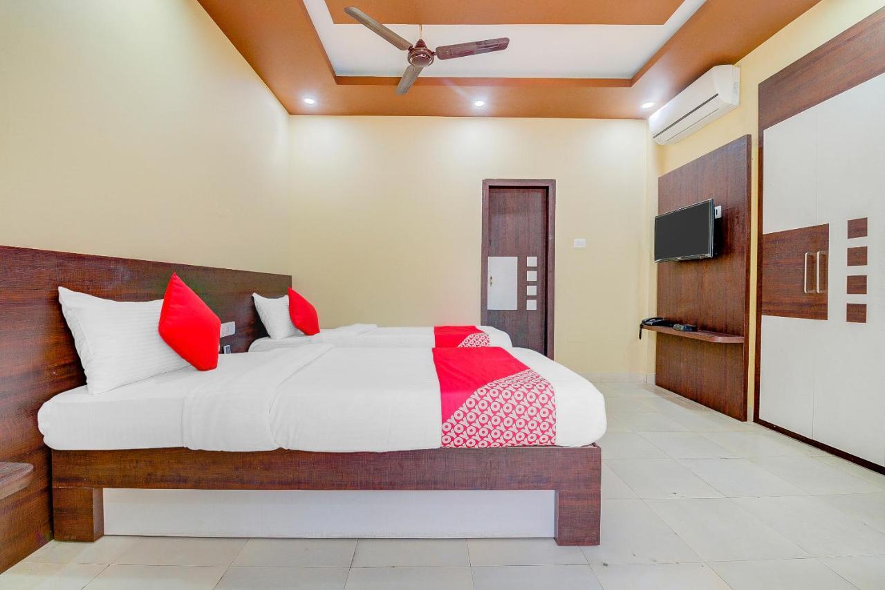 Oyo 13521 Sudhriti Hotel สิริกุรี ภายนอก รูปภาพ
