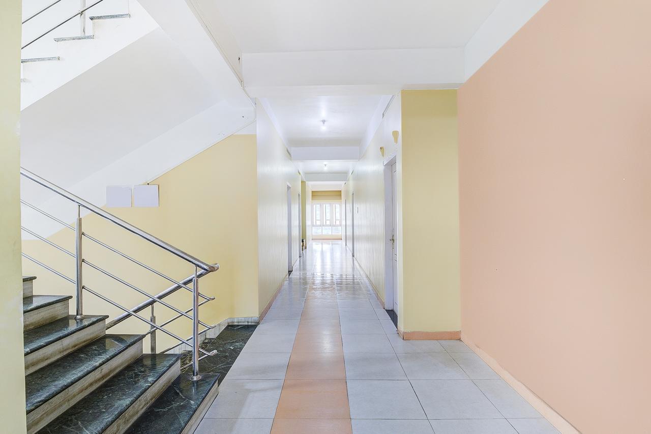 Oyo 13521 Sudhriti Hotel สิริกุรี ภายนอก รูปภาพ