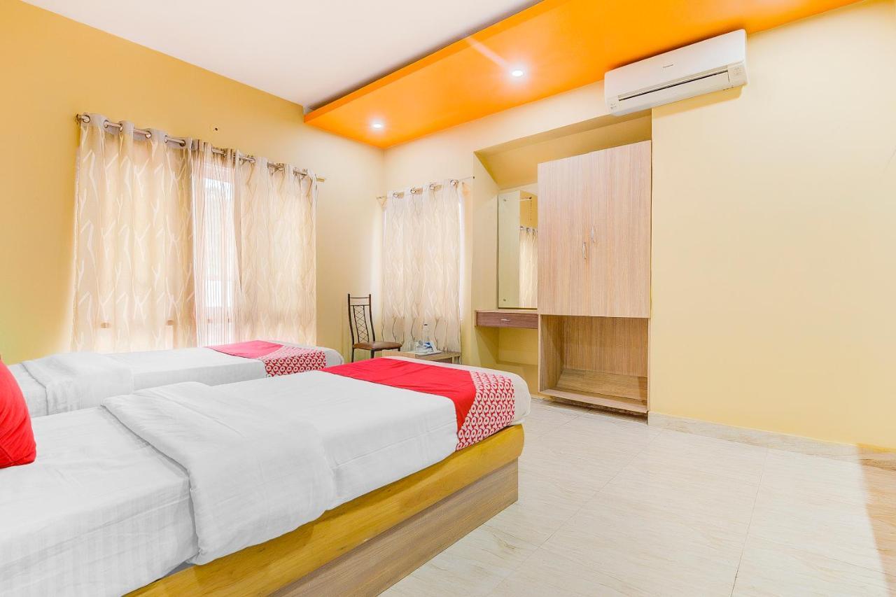 Oyo 13521 Sudhriti Hotel สิริกุรี ภายนอก รูปภาพ