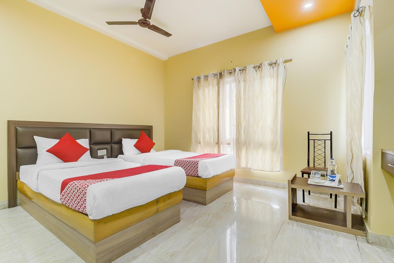Oyo 13521 Sudhriti Hotel สิริกุรี ภายนอก รูปภาพ